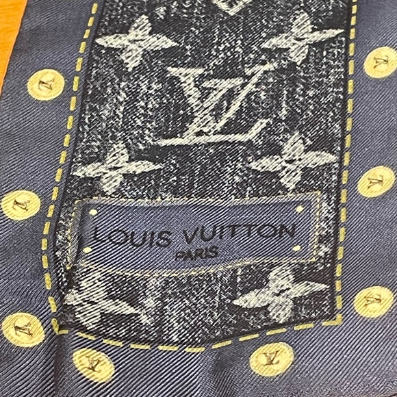 💯% Authentic LOUIS VUITTON
Silk Monogram Denim Bandeau Blue✨ - Picture 10 of 13